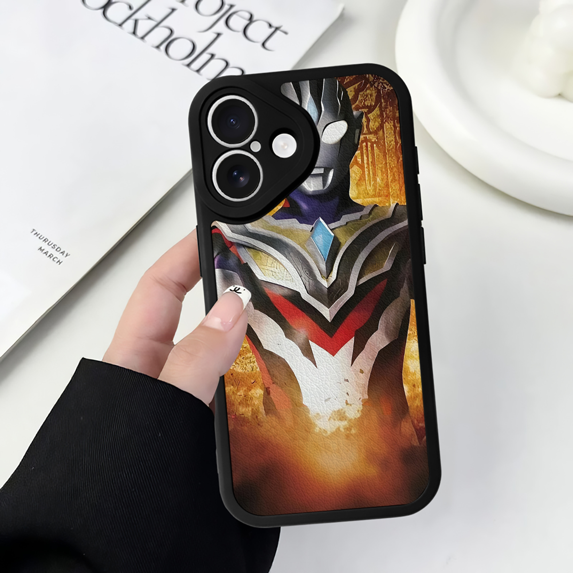 （画像用） ウルトラマン Ultraman 【iPhone 16シリーズ対応】シリコンスマホケース（レザー調） 材質：シリコン